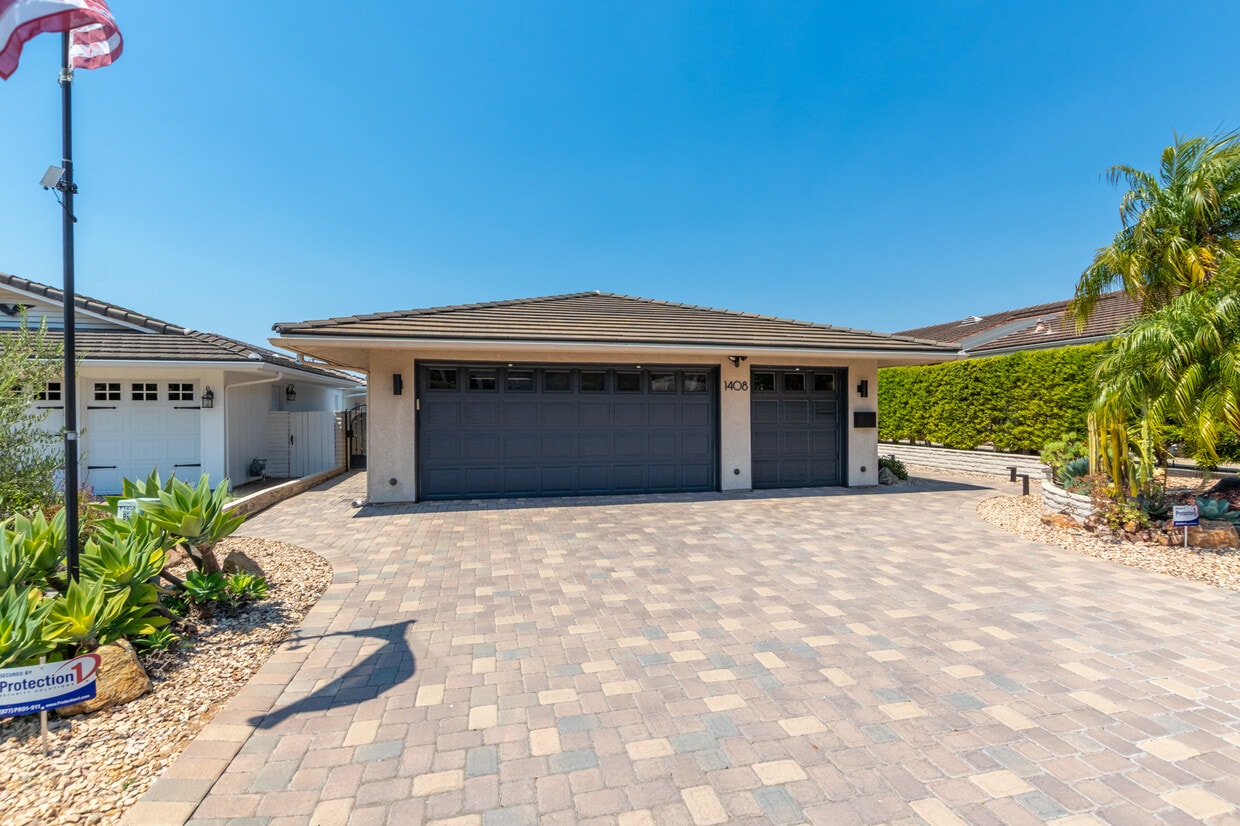 Primary Photo - 1408 La Plaza Dr