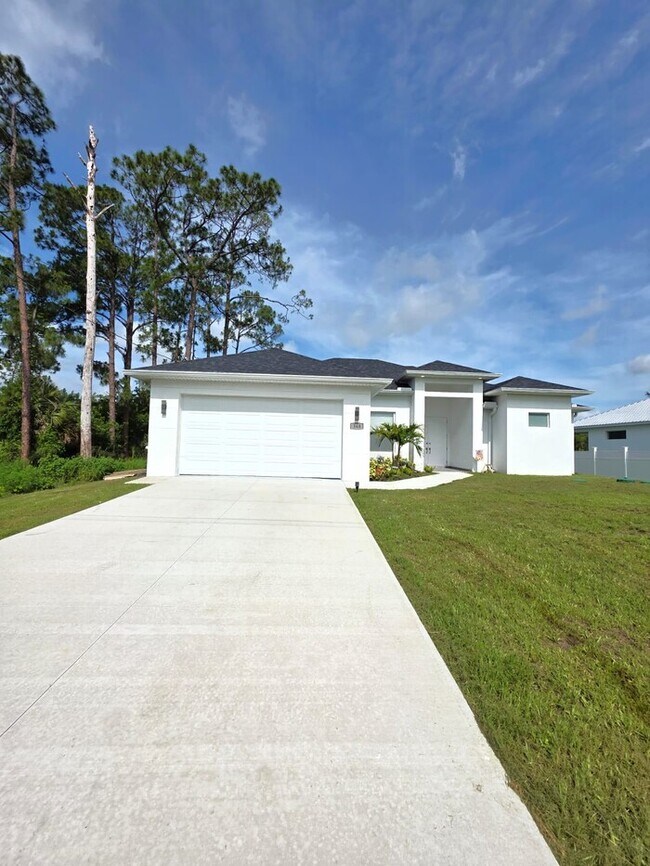 Building Photo - 348 Ranch Ave