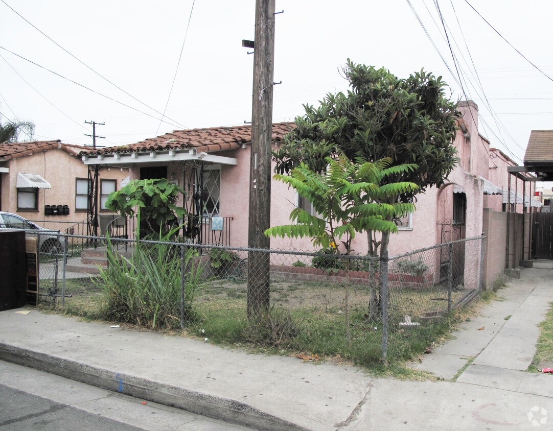 Building Photo - 8445,8447 3/4 Santa Fe Av
