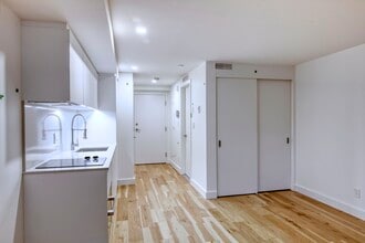 Building Photo - 3460 Rue Peel