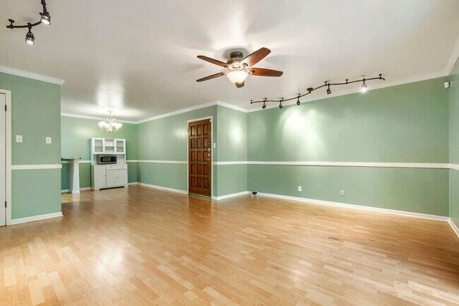Building Photo - Prime Location! 2BR Condo in Alamo Heights ISD