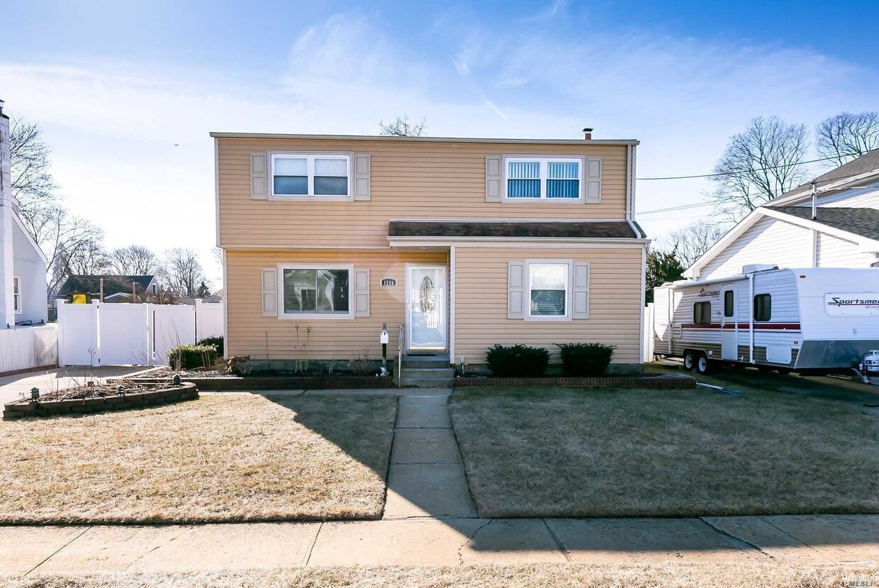 Primary Photo - 1216 Jackson Ave