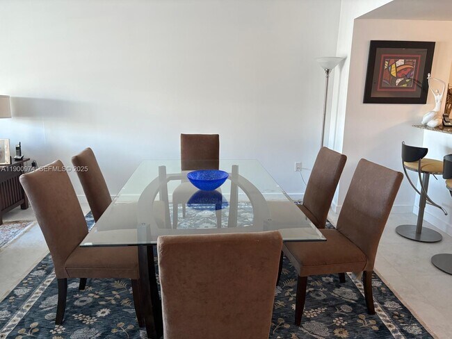 Foto del edificio - 9055 SW 73rd Ct