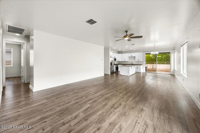 Building Photo - 1643 Stratford Pl