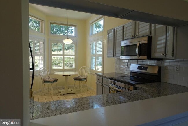 Building Photo - 6006 Bridgepointe Dr