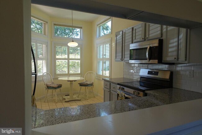 Foto del edificio - 6006 Bridgepointe Dr