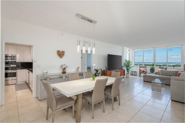 Foto del edificio - 5005 Collins Ave