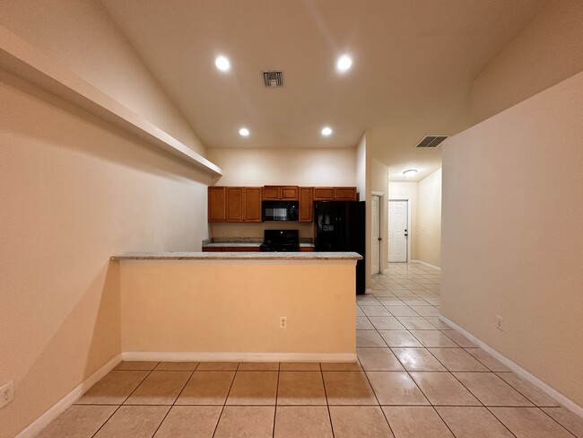 Building Photo - 626 SE 13th Ave