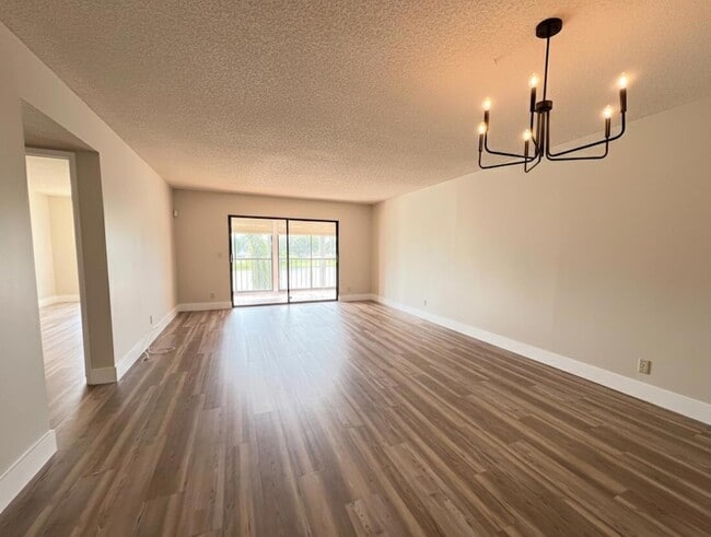 Foto del edificio - 7320 Amberly Ln