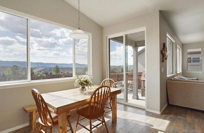 Building Photo - 11020 Echo Canyon Dr