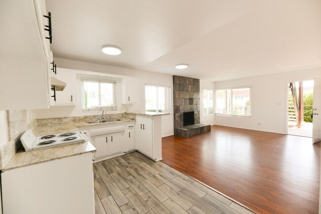 Building Photo - 1202 Buena Vista