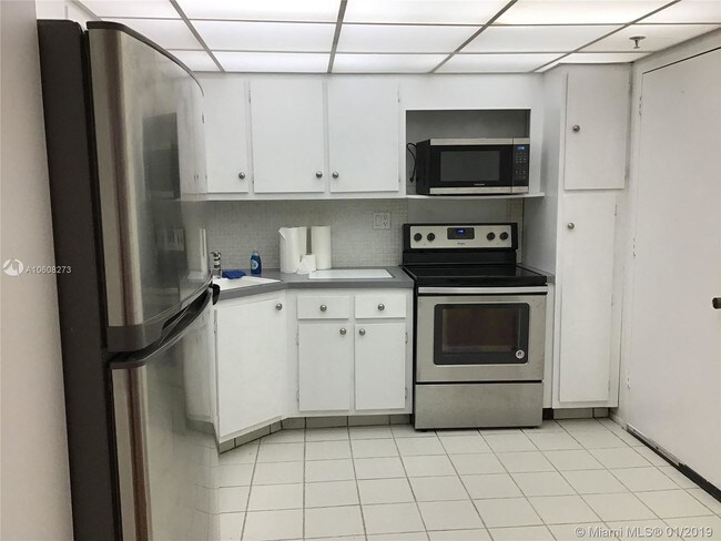 Foto del edificio - 2780 NE 183rd St