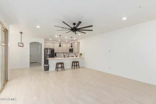 Foto del edificio - 1835 N 208th Ave