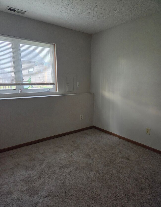 Foto del edificio - 4655 Point Pleasant Dr