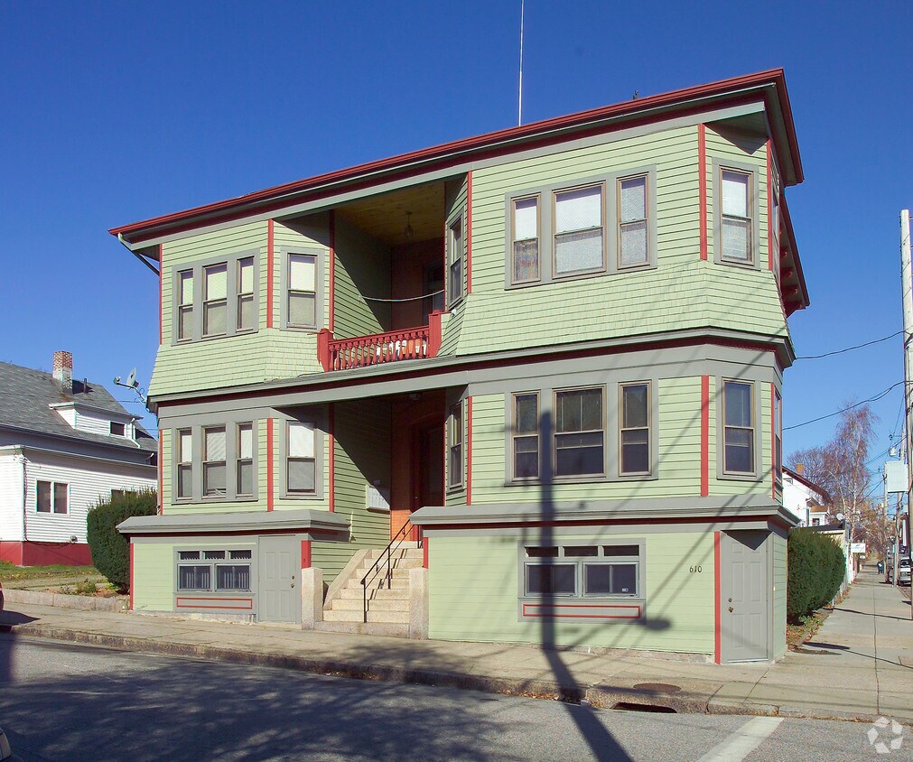 Building Photo - 610 Cherry St