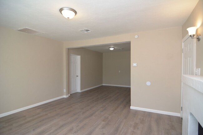 Foto del edificio - Charming 2 Bedroom 1 Bath Home! Central Tu...