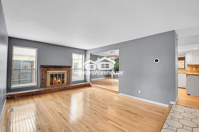 Building Photo - 10222 W Ida Ave