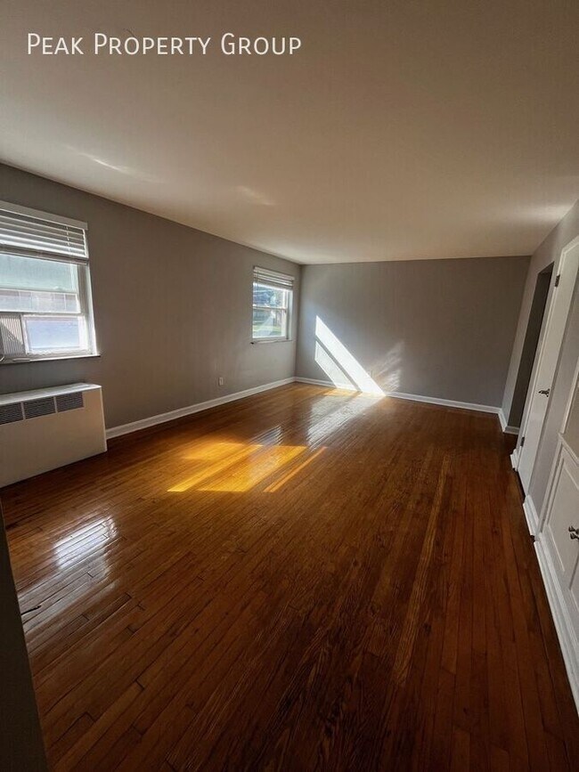 Foto del edificio - 6404 Montgomery Rd