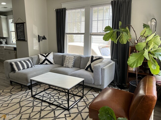 Foto del edificio - 1442 Woodbine Ave SE