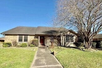 Building Photo - 1218 Meadowridge Dr
