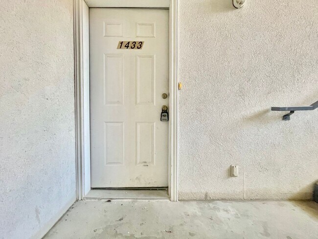 Building Photo - Prime Orem Living — Roomy 3-Bed, 2-Bath Condo