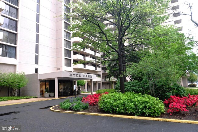 Hyde Park Condominium - 4141 N Henderson Rd