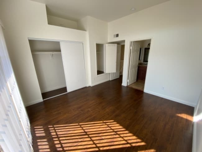 Building Photo - 4328 Whitsett Ave