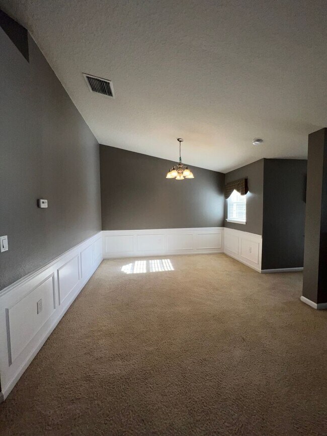 Building Photo - Gated 3/2 in Bartram Park!