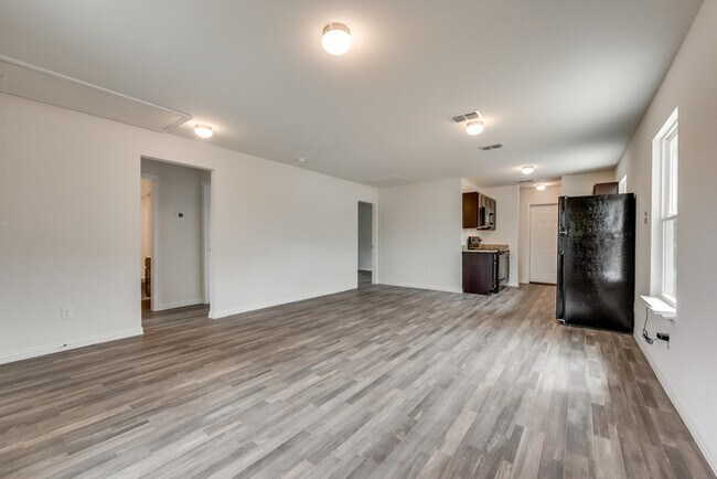 Building Photo - 439 Ferris Ave