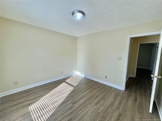 Building Photo - 5852 Aftonshire Dr
