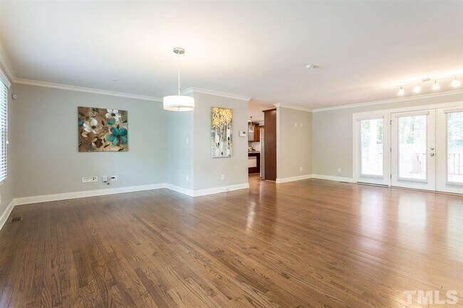 Foto del edificio - Gorgeous 4 Bedroom Ranch Home, Near Mordecai/Oakwood Neighborhoods, Premium Finishes, Fenced Back...