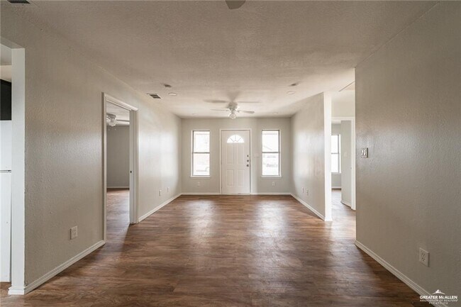 Building Photo - 707 W Gabriella Ave