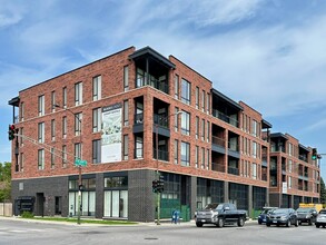 Building Photo - 6340 W Belmont Ave