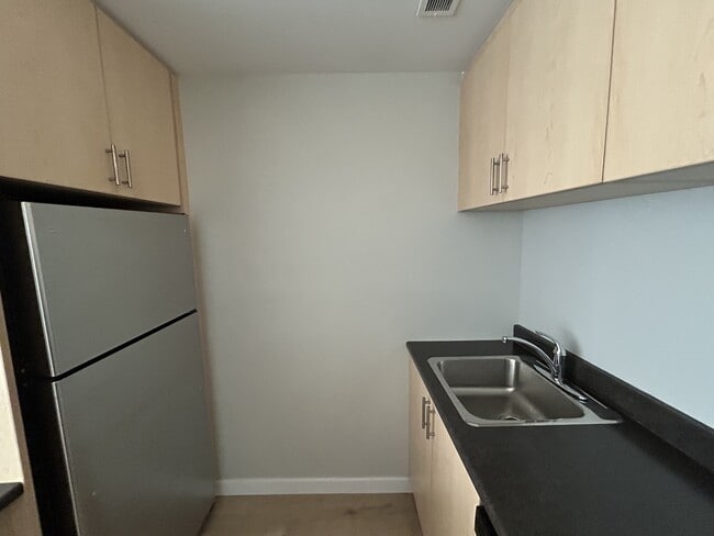 Building Photo - 5222-5222 Green St