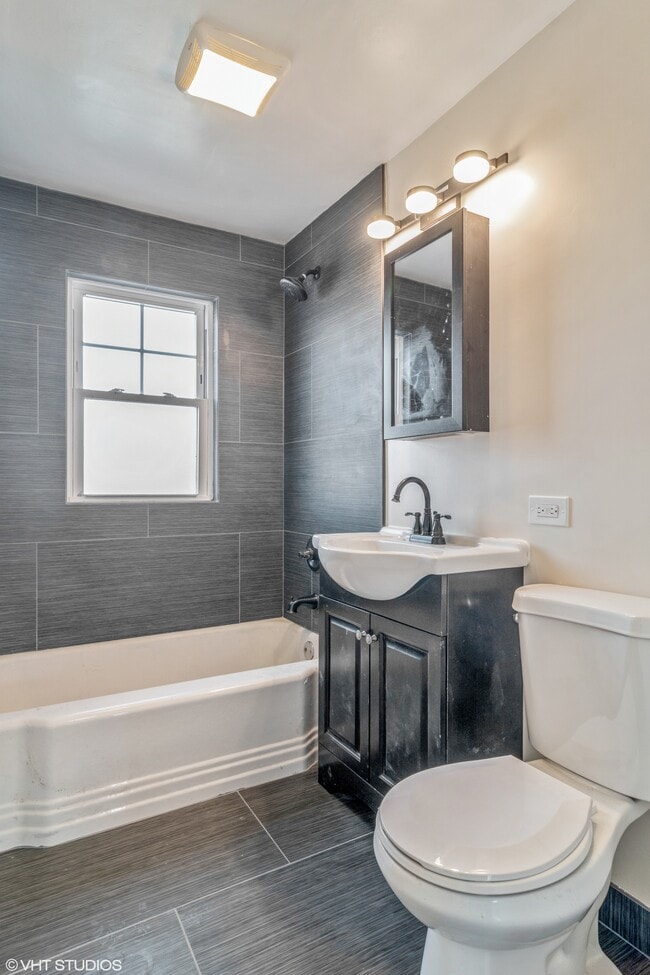 Building Photo - Spacious and Amazing 2bed in Belmont and C...