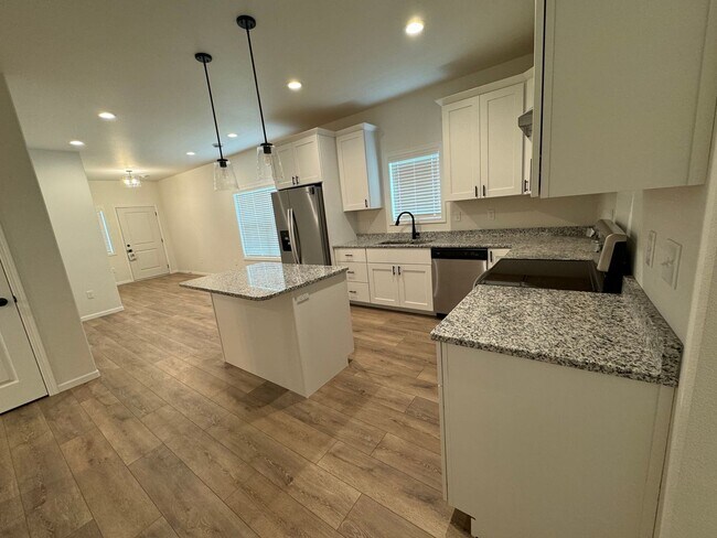 Foto del edificio - 3-bedroom, 3-bathroom South Fargo Family H...
