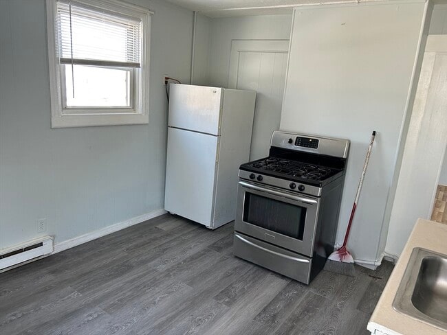 Building Photo - 62 Brown St