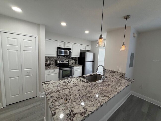 Foto del edificio - 4105 Waterside Island Ct