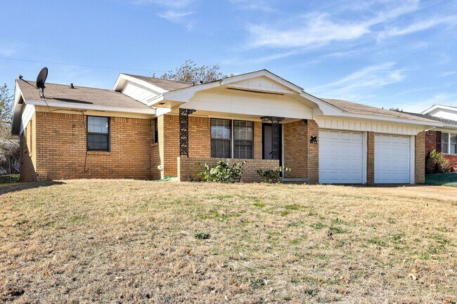 Foto del edificio - First Full Month's Rent Free! Spacious 3BD/1.BTH Home in Spencer