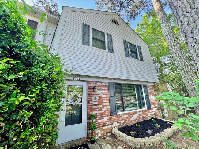 Building Photo - READY 05-20-24!! 3-Bedroom Townhome at the...