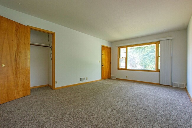 Building Photo - 3328 S 82nd Ave