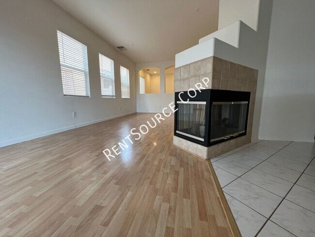 Building Photo - 4 Bedroom Plus Loft For Rent in Santa Clar...