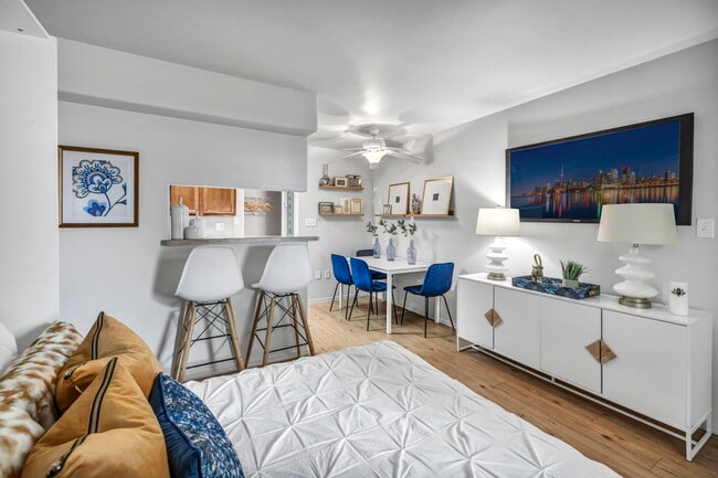 Building Photo - The Palms on Lamar