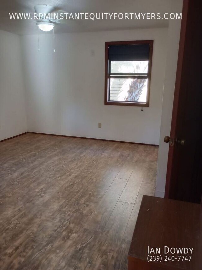 Building Photo - Large 1 Bedroom in the Heart of Fort Myers