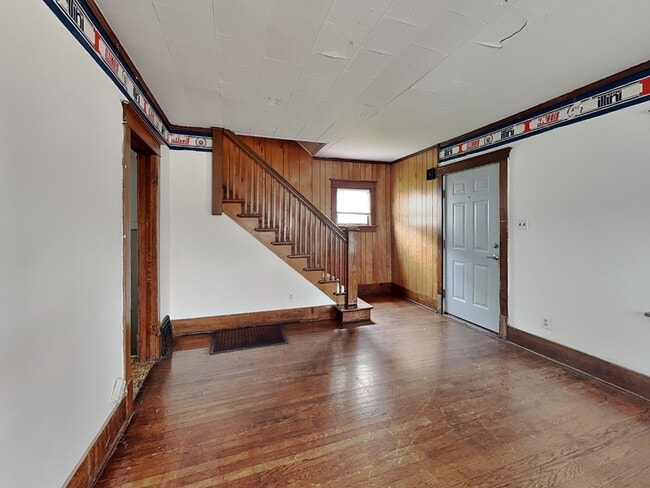 Building Photo - 808 S Locust St