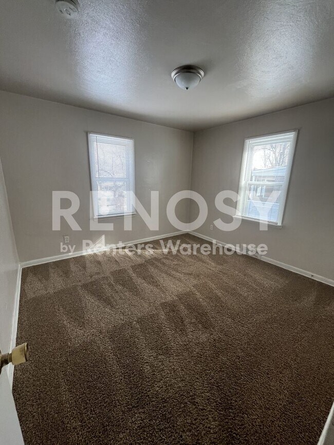 Building Photo - 9812 Balboa Dr