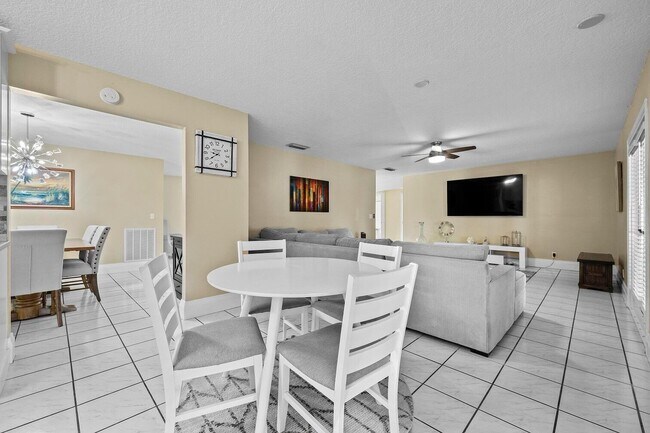 Foto del edificio - 13724 Lilac Pl