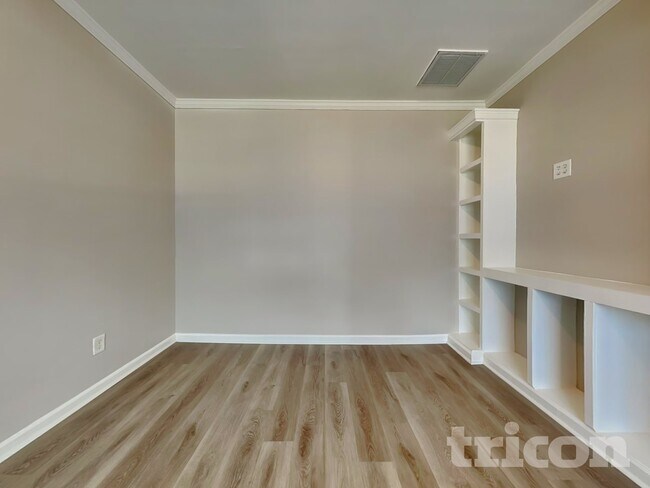 Foto del edificio - 1219 Falls Creek Ct