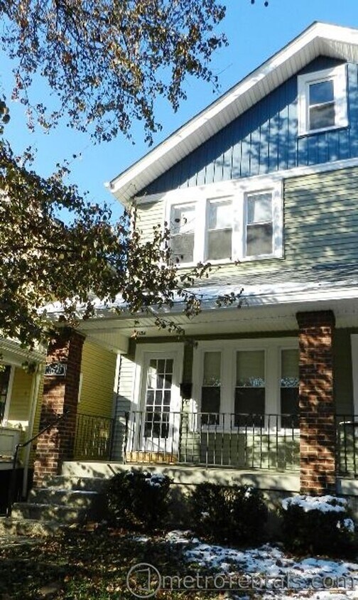 Primary Photo - 170-172 E Tompkins St