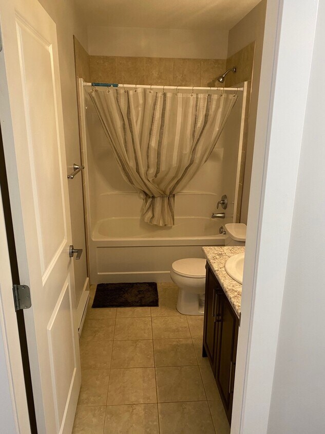 Photo principale - 8803-8874 74 St
